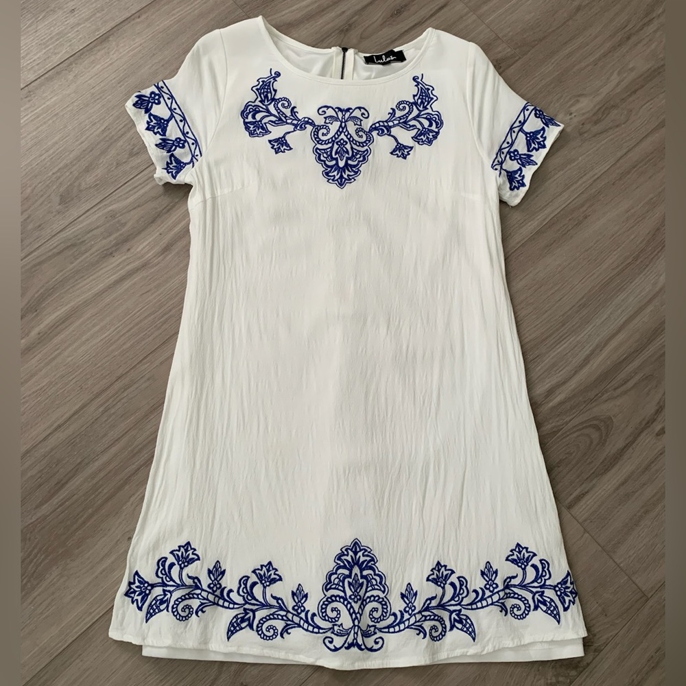Lulu’s White and Blue Dress | Size M